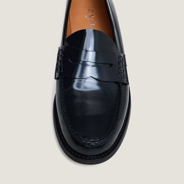 AUDELYA — Mocassins à plateau pincé en cuir glacé, Noir