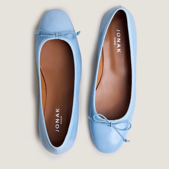 DADOU — Ballerines à talons en vernis plissé, Bleu ciel